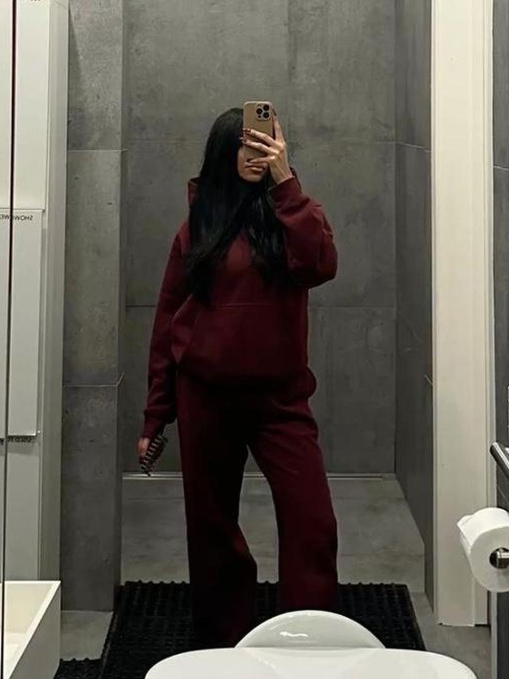 Aritzia Women's Burgundy and Red Hoodie